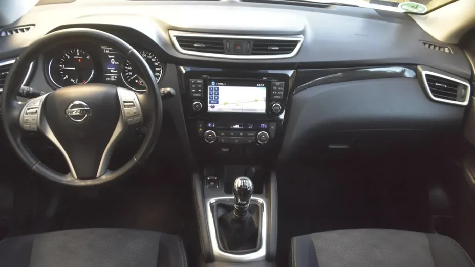 NISSAN Qashqai -