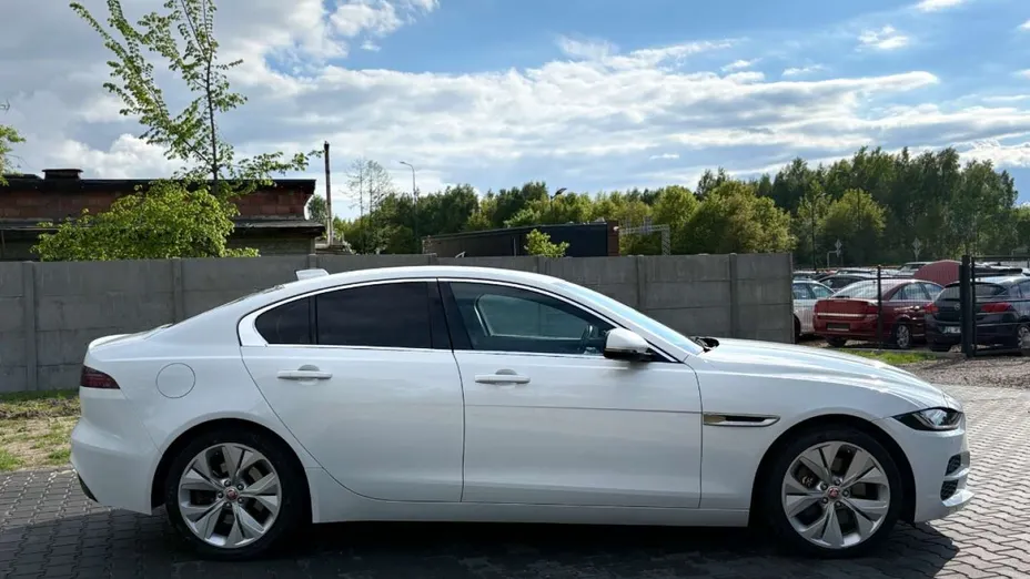 JAGUAR XE -