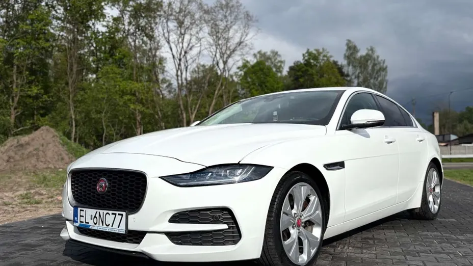 JAGUAR XE -