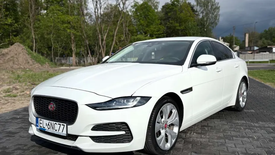 JAGUAR XE -