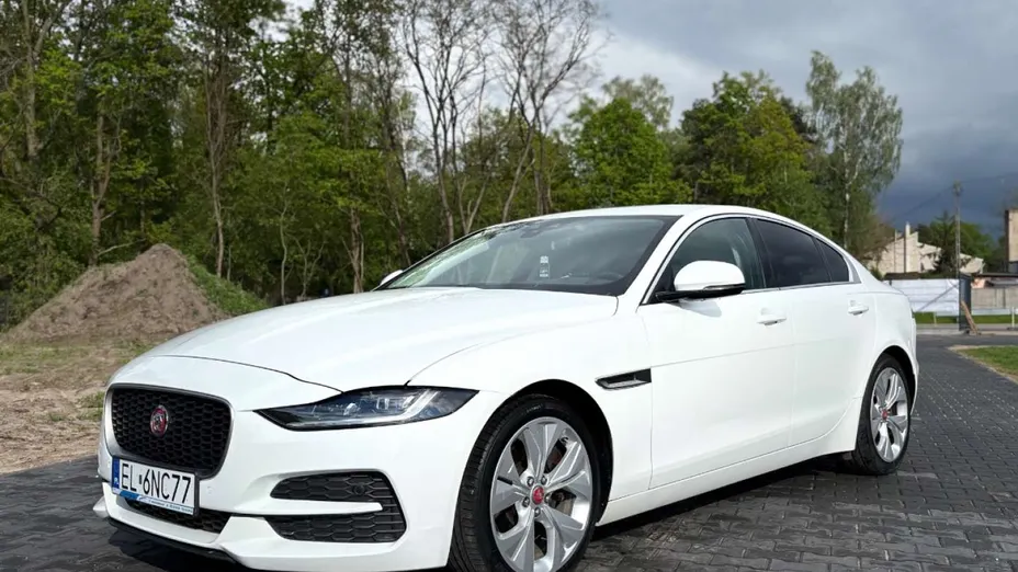 JAGUAR XE -