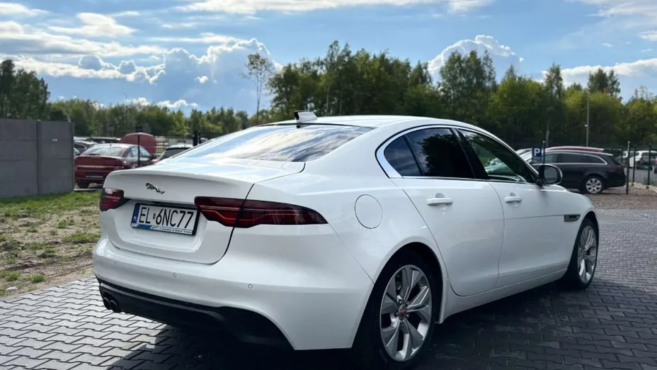 JAGUAR XE -