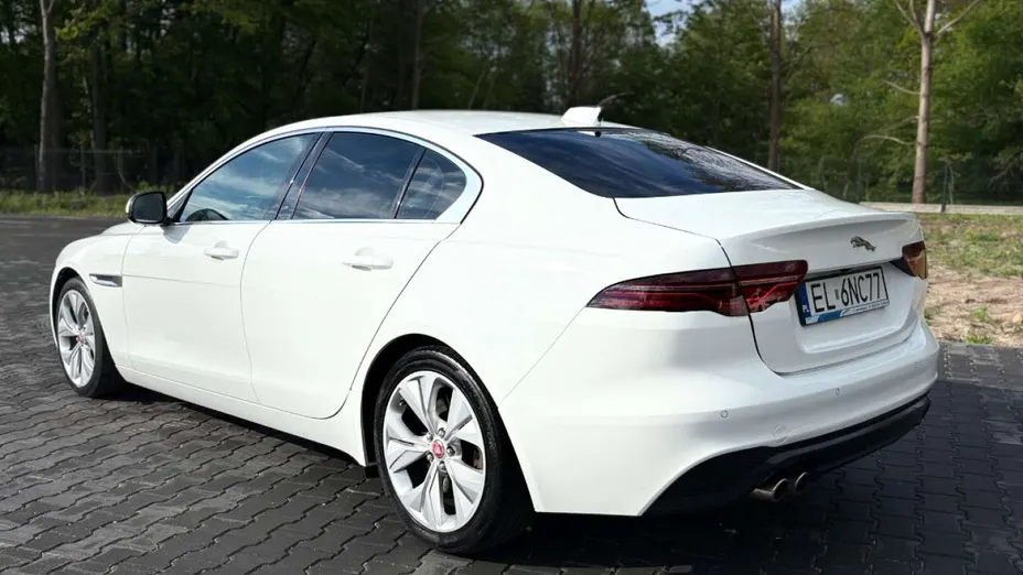 JAGUAR XE -