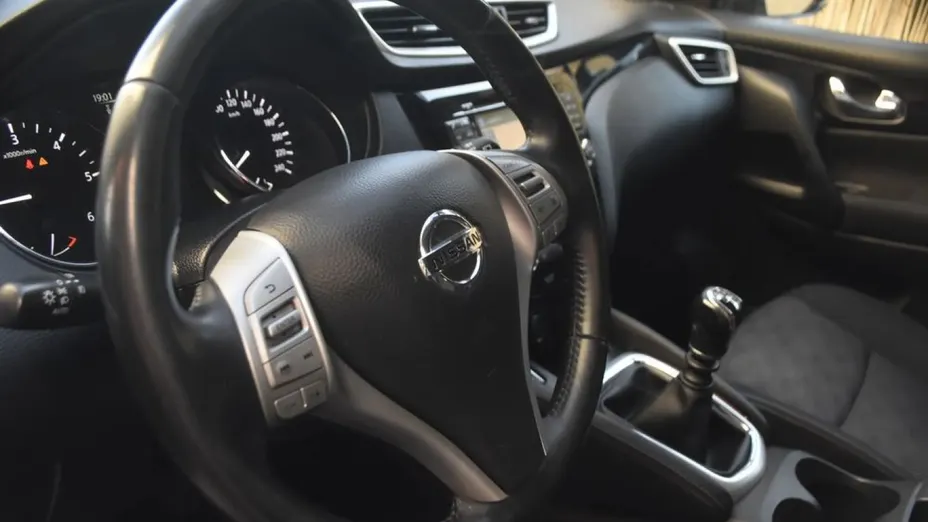 NISSAN Qashqai -