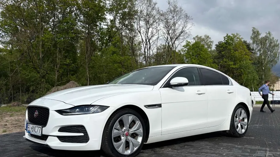 JAGUAR XE -