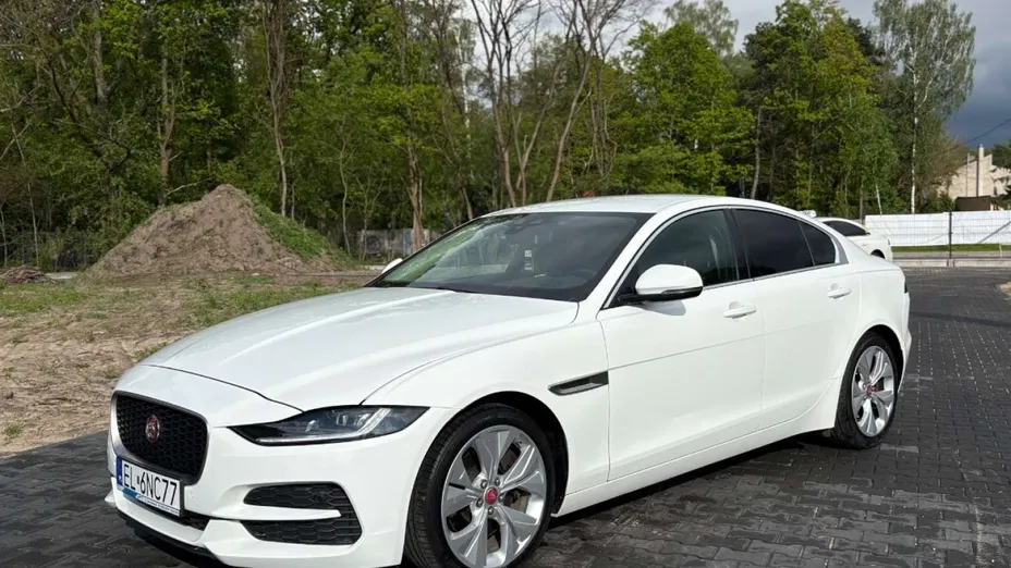 JAGUAR XE -