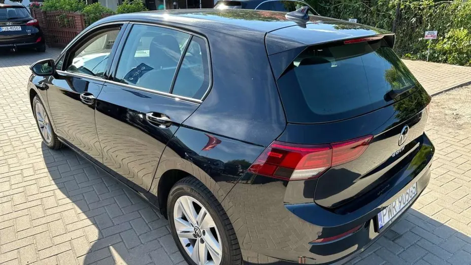 VOLKSWAGEN Golf -