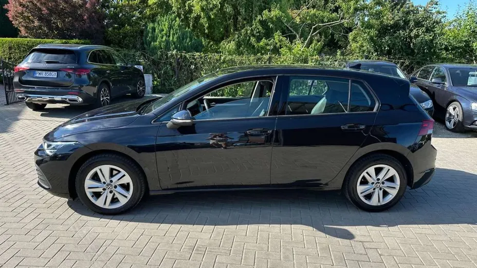 VOLKSWAGEN Golf -