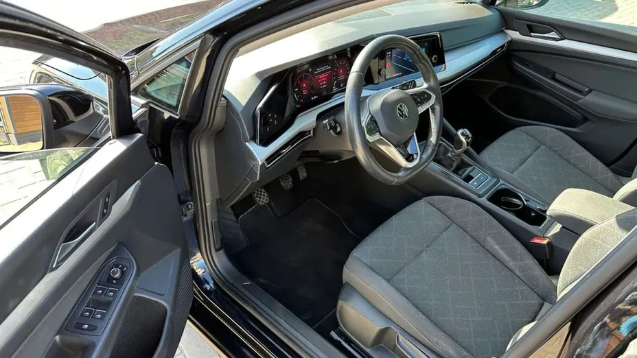 VOLKSWAGEN Golf -