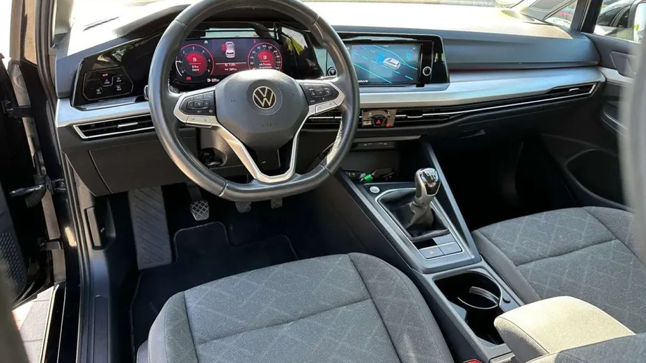 VOLKSWAGEN Golf -