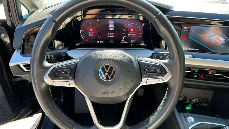 VOLKSWAGEN Golf -