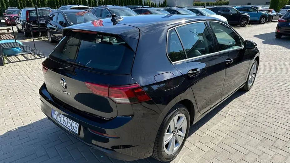 VOLKSWAGEN Golf -