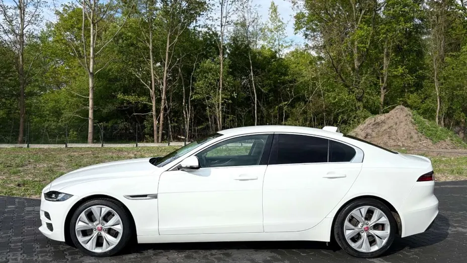 JAGUAR XE -