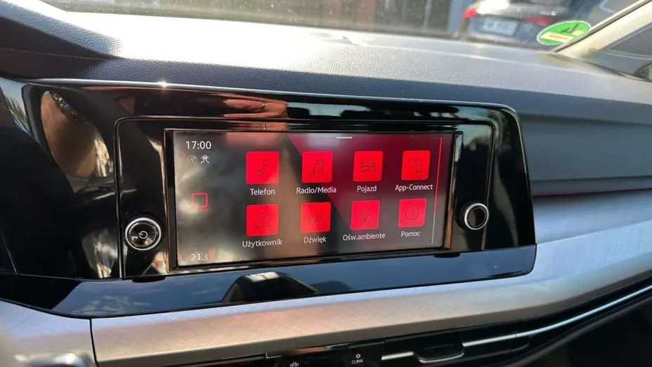 VOLKSWAGEN Golf -