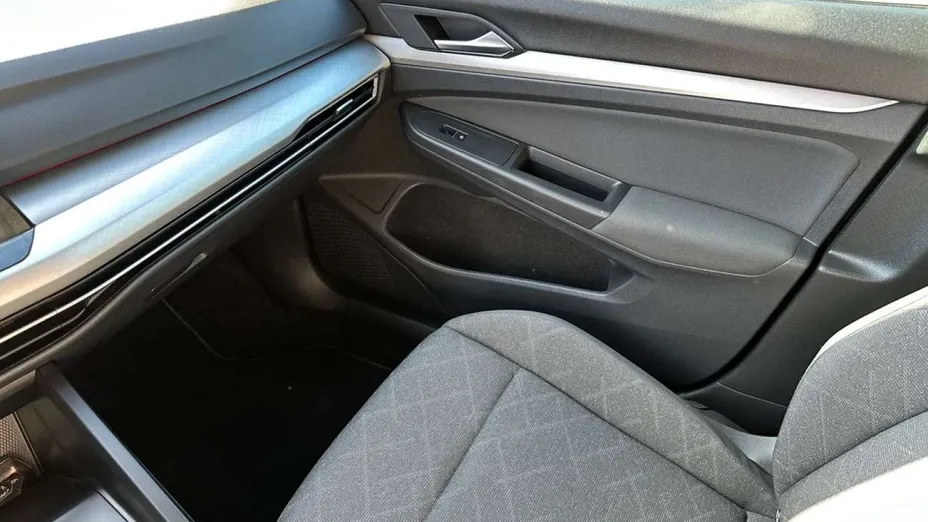VOLKSWAGEN Golf -