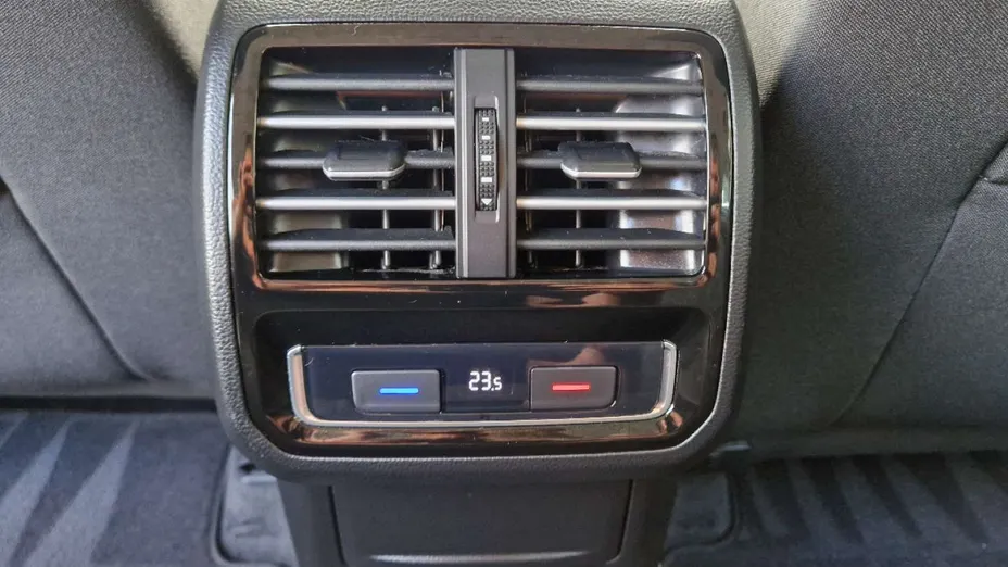 VOLKSWAGEN Passat -
