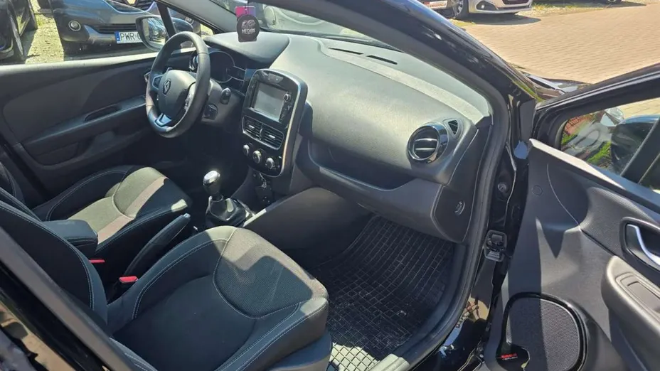 RENAULT Clio -