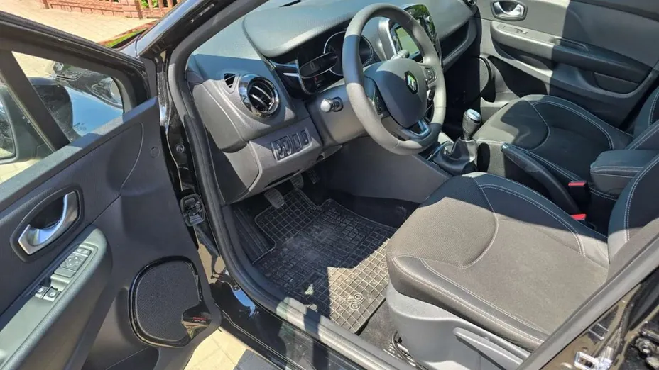 RENAULT Clio -