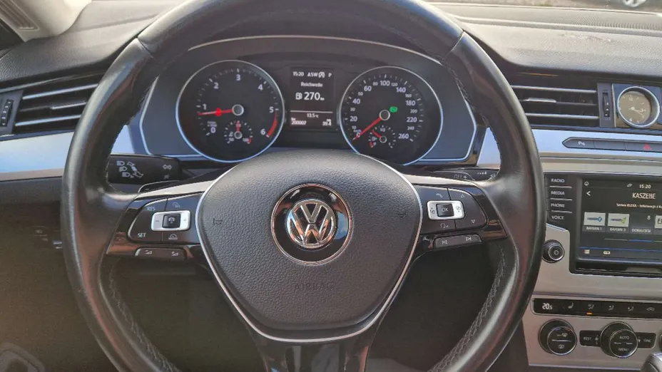 VOLKSWAGEN Passat -