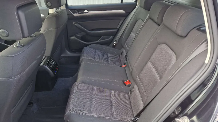 VOLKSWAGEN Passat -