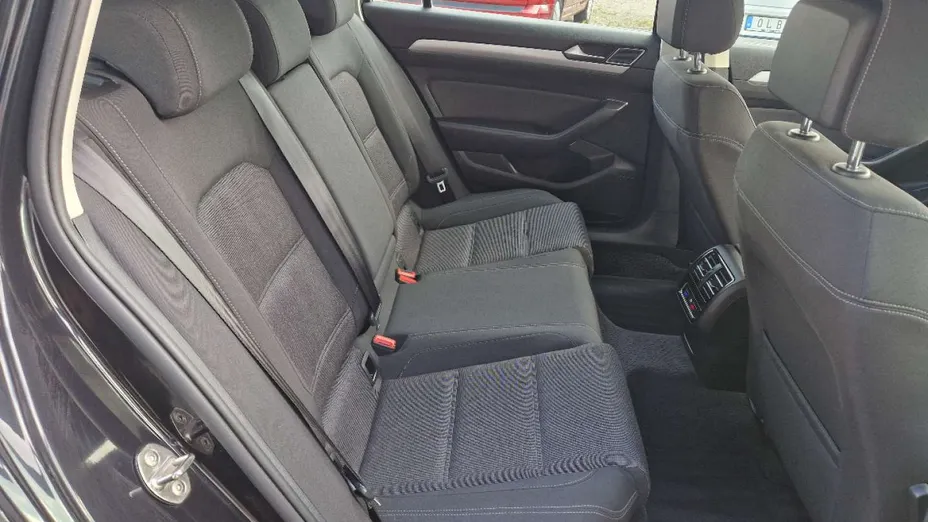 VOLKSWAGEN Passat -