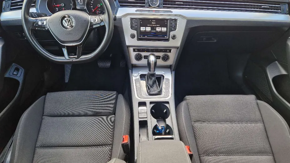 VOLKSWAGEN Passat -