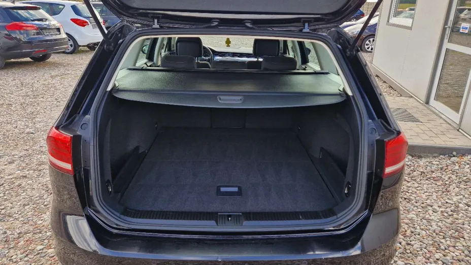 VOLKSWAGEN Passat -