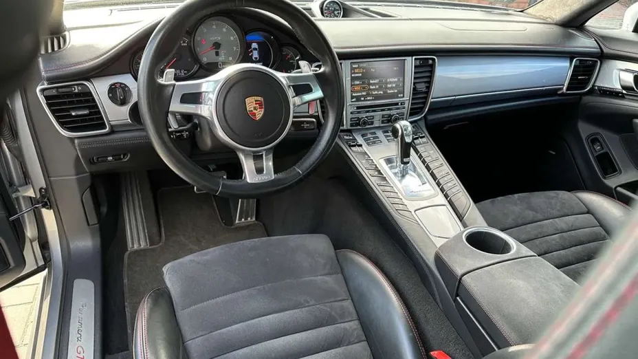 PORSCHE Panamera -