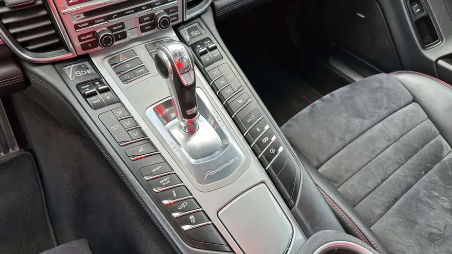 PORSCHE Panamera -