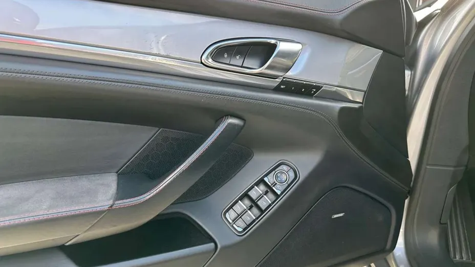 PORSCHE Panamera -