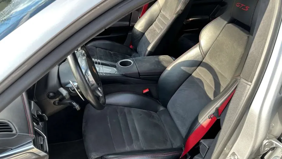 PORSCHE Panamera -