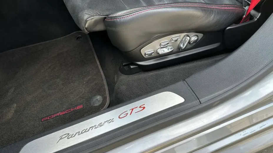 PORSCHE Panamera -