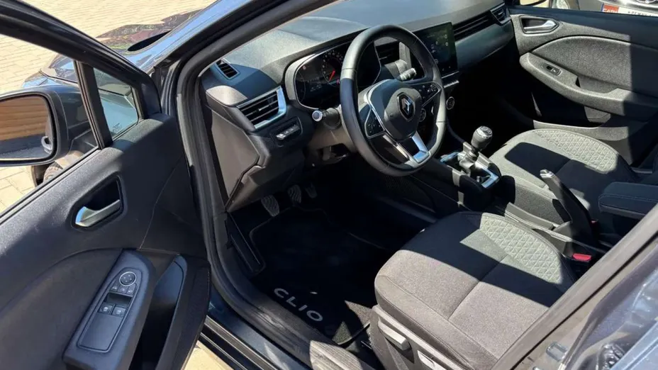 RENAULT Clio -
