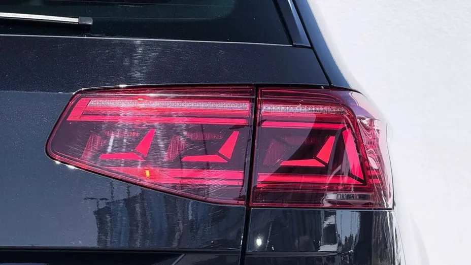 VOLKSWAGEN Passat -