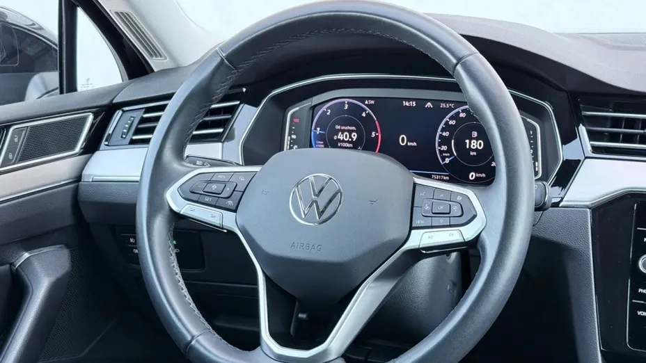 VOLKSWAGEN Passat -
