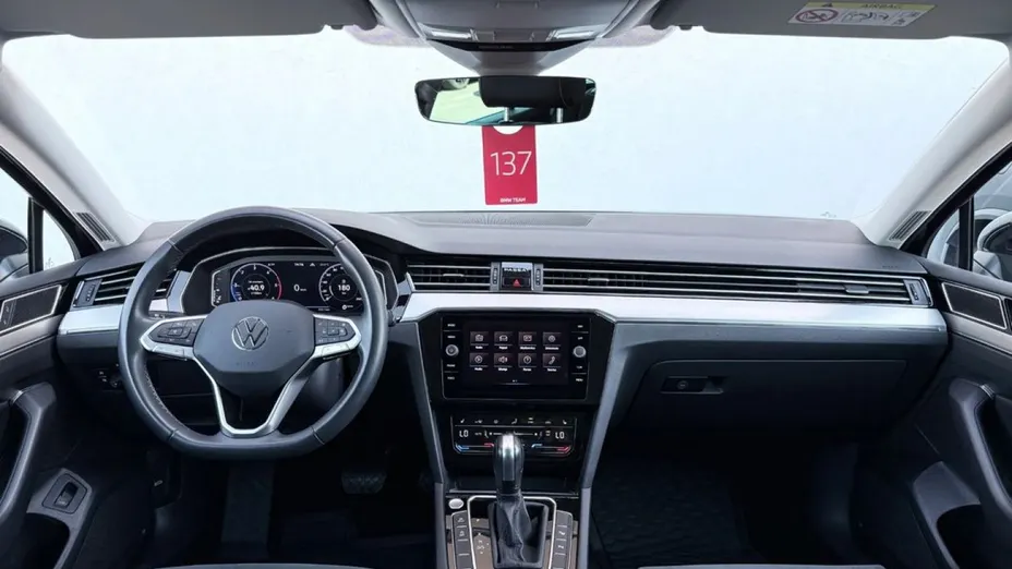 VOLKSWAGEN Passat -