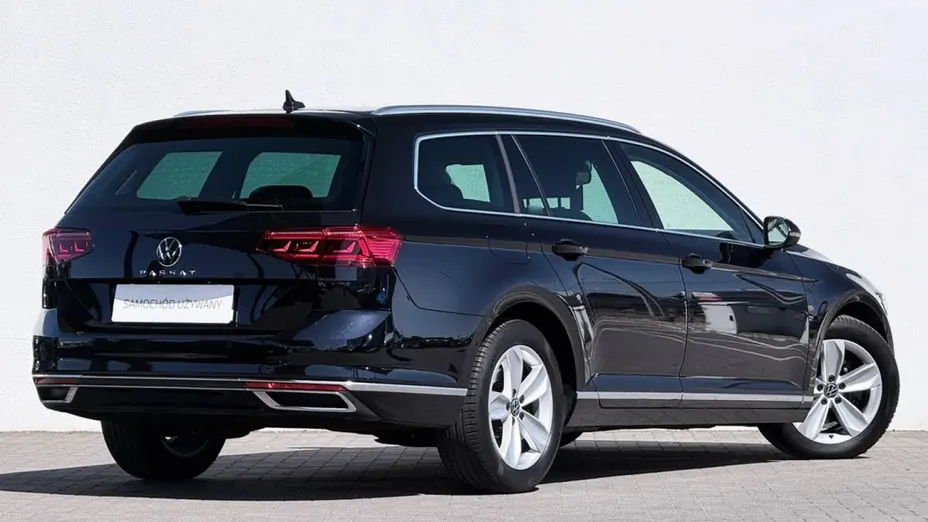 VOLKSWAGEN Passat -