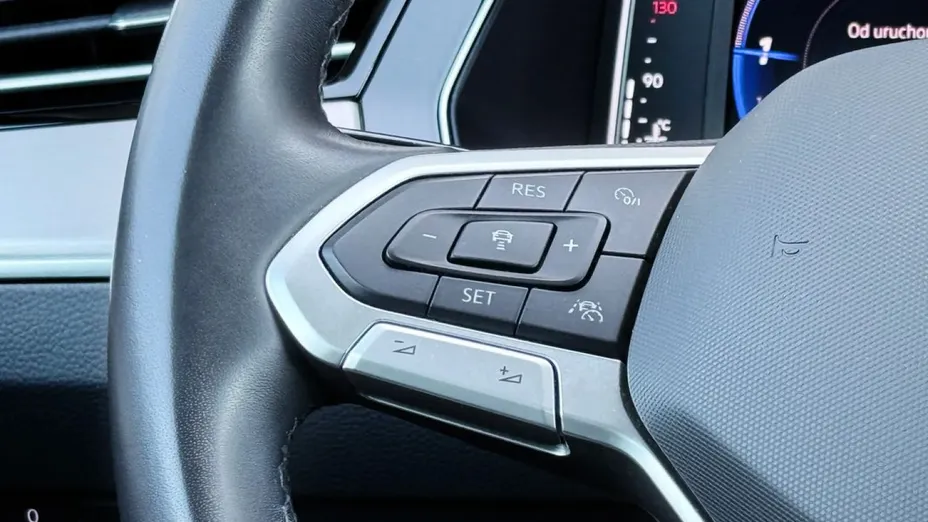 VOLKSWAGEN Passat -