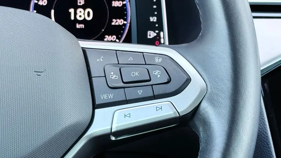 VOLKSWAGEN Passat -