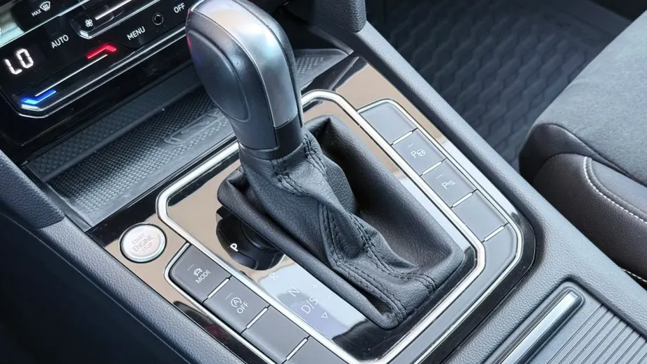 VOLKSWAGEN Passat -