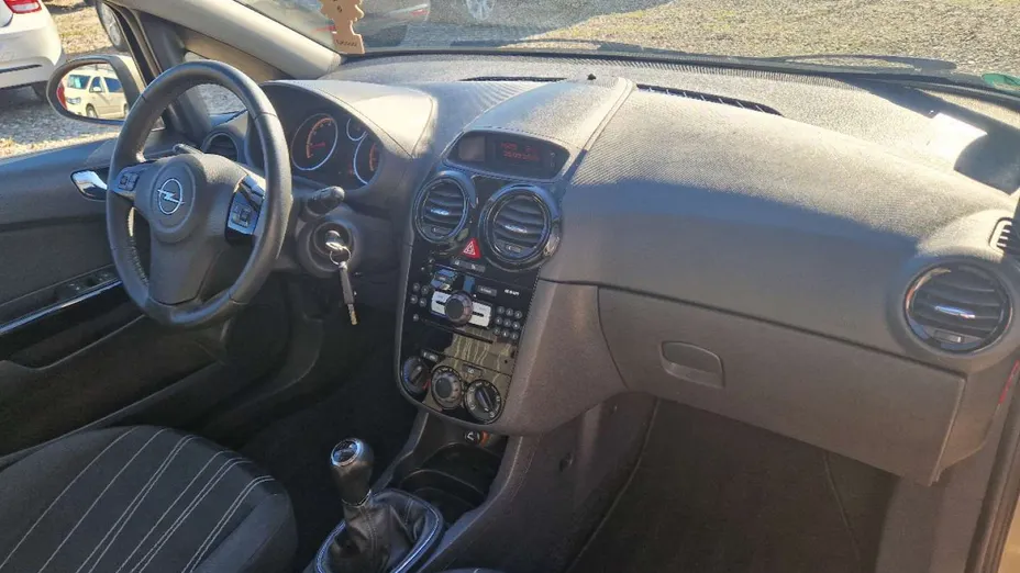 OPEL Corsa -