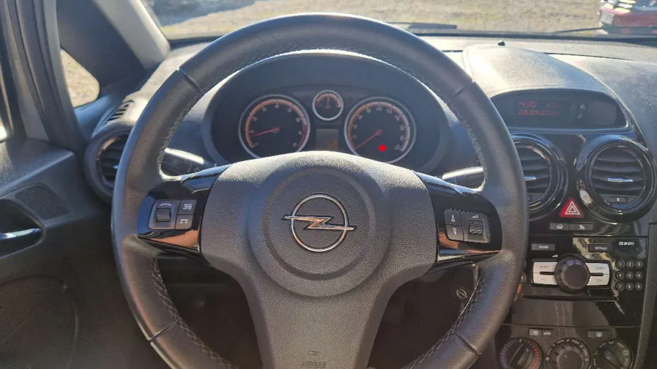 OPEL Corsa -