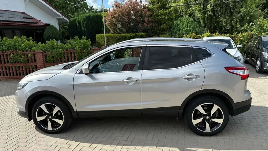 NISSAN Qashqai -