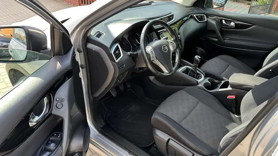 NISSAN Qashqai -