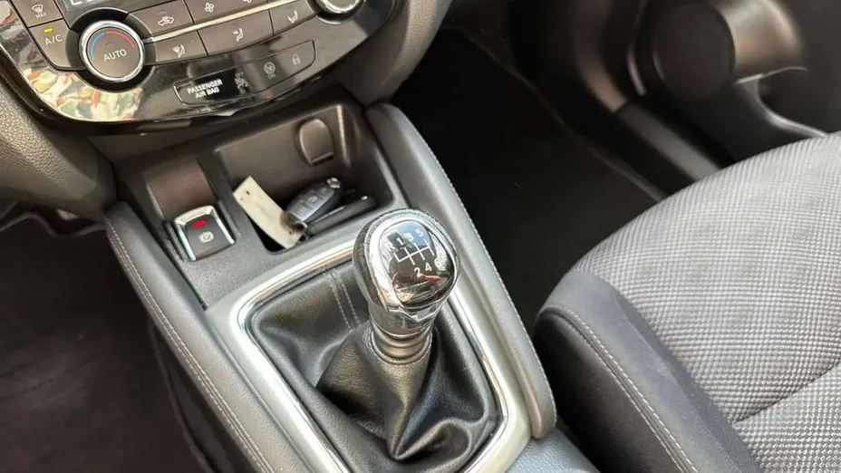 NISSAN Qashqai -