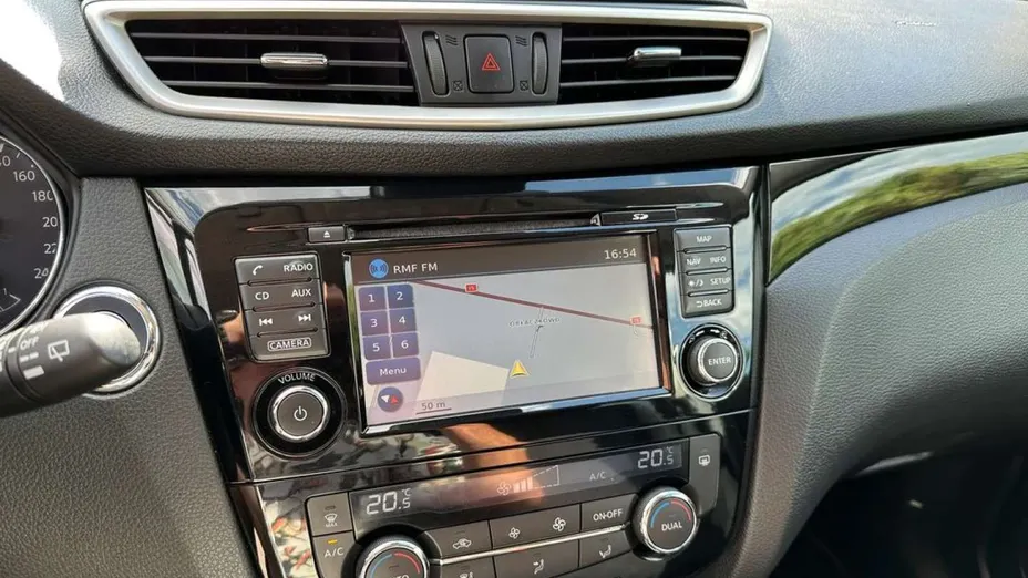 NISSAN Qashqai -