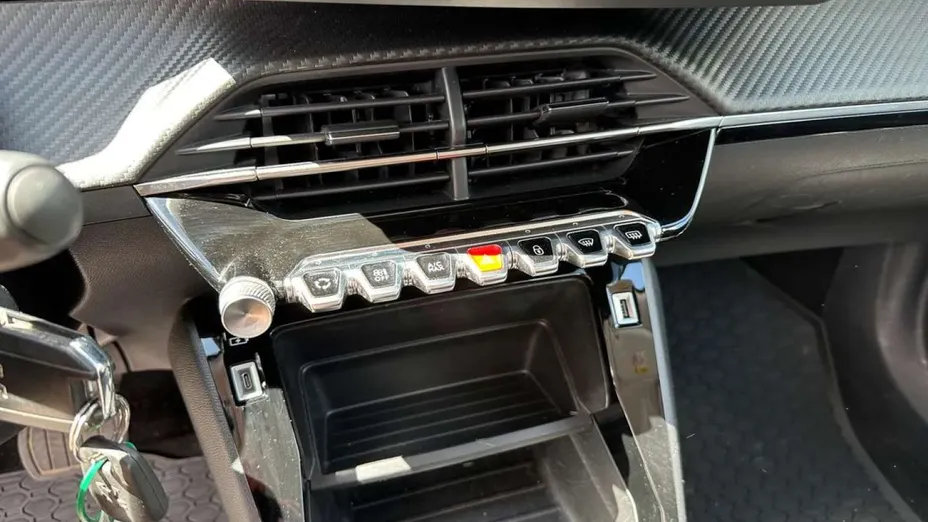 PEUGEOT 2008 -