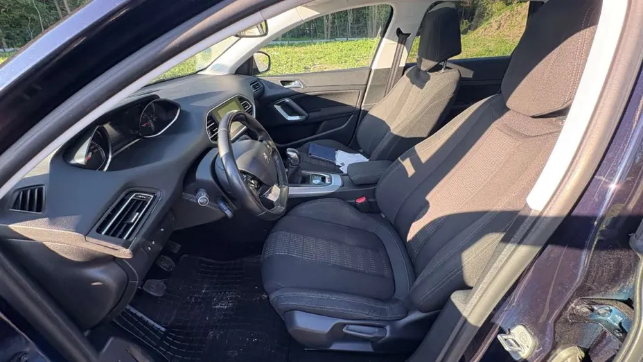PEUGEOT 308 -