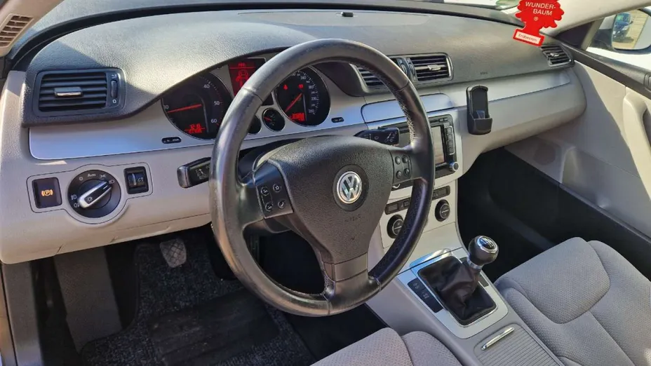 VOLKSWAGEN Passat -