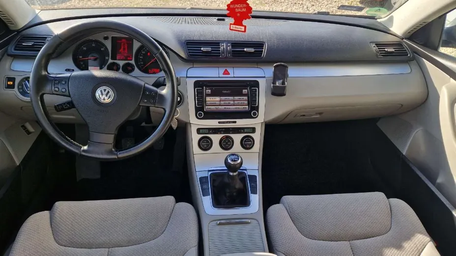 VOLKSWAGEN Passat -